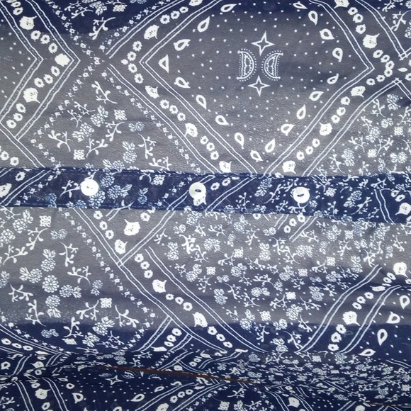 Denim Jeans & Casuals - Printed Button Up - Large - Picture 4 of 10